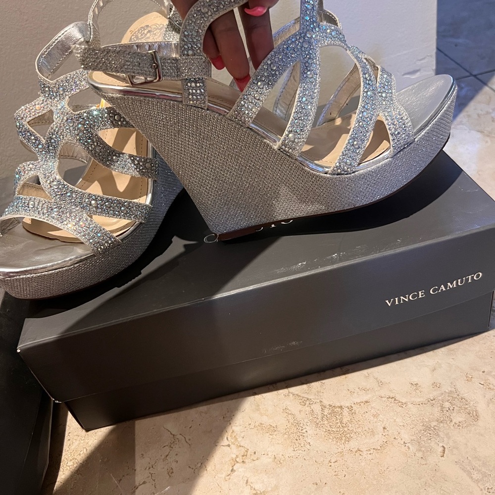 VinceCamuto 8.5